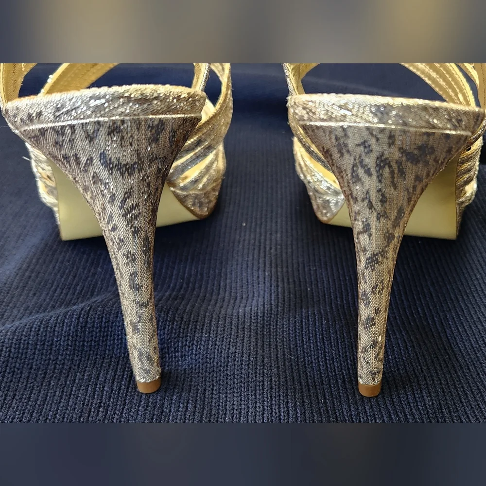 Papell Studio Gold Glitter Sling back 4.5